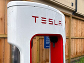 I Supercharger di Tesla continuano ad essere vandalizzati (immagine: KPRC Click2Houston)