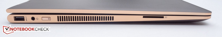 Lato sinistro: USB 3.1 Type-A, jack combo da 3.5 mm, pulsante d'accensione, lettore di schede SD