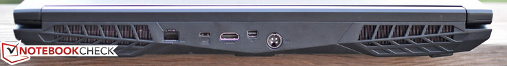Lato Posteriore: Gigabit Ethernet, USB 3.1 Type-C Gen 2, HDMI, mini-DisplayPort, porta di ricarica