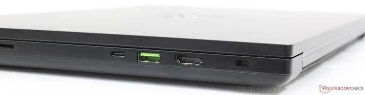 A destra: Lettore SD, USB-C 3.2 Gen. 2 con Thunderbolt 4 + DisplayPort + Power Delivery), USB-A 3.2 Gen. 2, HDMI 2.1, blocco Kensington