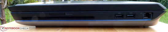 Lato Destro: drive Blu-ray, card reader, 2x USB 3.0, RJ-45 Gigabit LAN