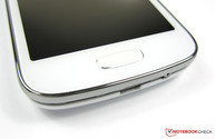 10 vs 7.9 mm: In contrasto con il modello di punta di Samsung, il Galaxy S4, il nostro esemplare di test è più spesso.