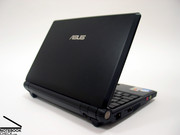 In nero l'Eee PC di Asus è difficile da distinguere rispetto agli altri portatili.