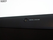 Una webcam da 1.3 MP ed un microfono sono inseriti nella cornice del display