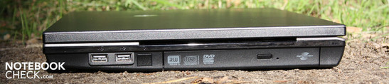 Lato Destro: 2 x USB 2.0, DVD multi-burner