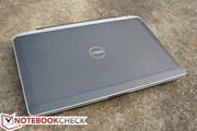 Il logo Dell è l'unica superficie riflettente sul notebook