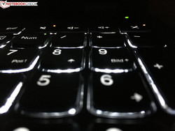 L'illuminazione della tastiera può essere leggermente fastidiosa a seconda della posizione dell'utente.