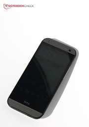 HTC ha rilasciato una versione più piccola del suo One M8, che ovviamente ha qualche differenza.