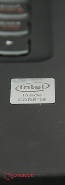 Un processore Intel Core i3 alimenta sufficientemente il laptop.