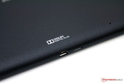La porta micro-USB 2.0 viene utilizzata per ricaricare il tablet grazie all'alimentatore incluso.