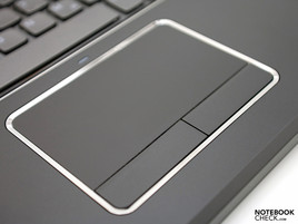 Ampio touchpad con multi-touch e tasti separati