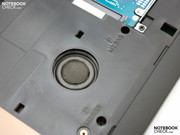 L'hard disk da 2.5 pollici (9 millimetri) è della Samsung e