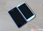 Paragone delle dimensioni: HTC 8X e Samsung Galaxy S3