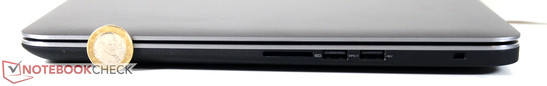 Lato destro: SD card reader, USB 3.0, USB 2.0 (alimentata), Noble lock