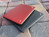 Il ThinkPad Edge E145 è disponibile con coperchio nero o rosso.