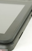 La maneggevolezza del notebook in modalità tablet può essere ridotta per via dei tasti tattili e del touchpad  sul retro
