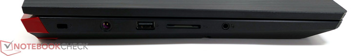 Lato Sinistro: Kensington Lock, USB 2.0, SD-card reader, porta combo cuffie