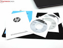 Gli accessori includono DVD per Windows 8 Pro 64-bit e Windows 7 Professional 64-bit.