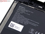 Sony utilizza una batteria standard a ioni di litio da 18.5 watt.