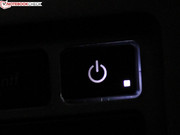 Il pulsante di accensione fa parte della tastiera.