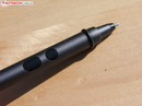 Il Duo 13 ha una penna con batteria che permette di scrivere a mano.