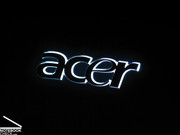 E' presente una decorazione con logo Acer che si illumina, e si evidenzia in ambienti scuri.