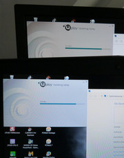 Il display ha una tendenza al blu specialmente quando il background è bianco - qui confrontiamo il display con un monitor desktop