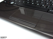 Il touchpad necessità di un certo periodo per abituarvisi, in particolare a causa della copertura della superficie.