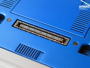 Per ulteriori connessioni, è possibile collegare la docking dal lato posteriore del laptop.