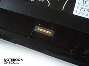 Lettore di impronte digitali in mezzo ai tasti del mouse