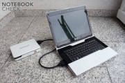 Collegato attraverso una speciale porta PCI-E, il notebook Amilo gestisce fino a 4 schermi con Graphic Booster.