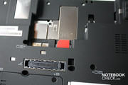 Uno slot per una SIM card è nascost sotto la batteria