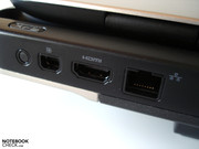 Monitor esterni possono essere connessi mediante la porta video e la HDMI.