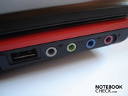 USB 2.0 e quattro connessioni audio contrassegnate con colori a sinistra