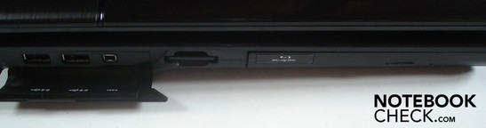 Lato sinistro: 2x USB 2.0, Firewire, lettore di memorie 8-in-1, unità ottica BluRay