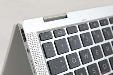 I bordi e gli angoli sono più nitidi e definiti rispetto al design più rotondo dell'EliteBook x360 1040 G5