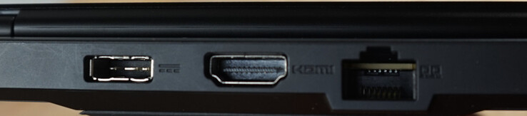 Porte posteriori: Alimentatore, HDMI 2.1 (8K/60 Hz), porta LAN (2,5 Gbit/s)