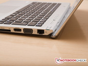 ... il laptop viene automaticamente sollevato dalle cerniere.
