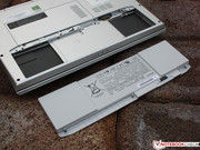 Gli amanti delle modifiche sono soddisfatti: dopo aver rimosso la batteria con una moneta o un cacciavite,