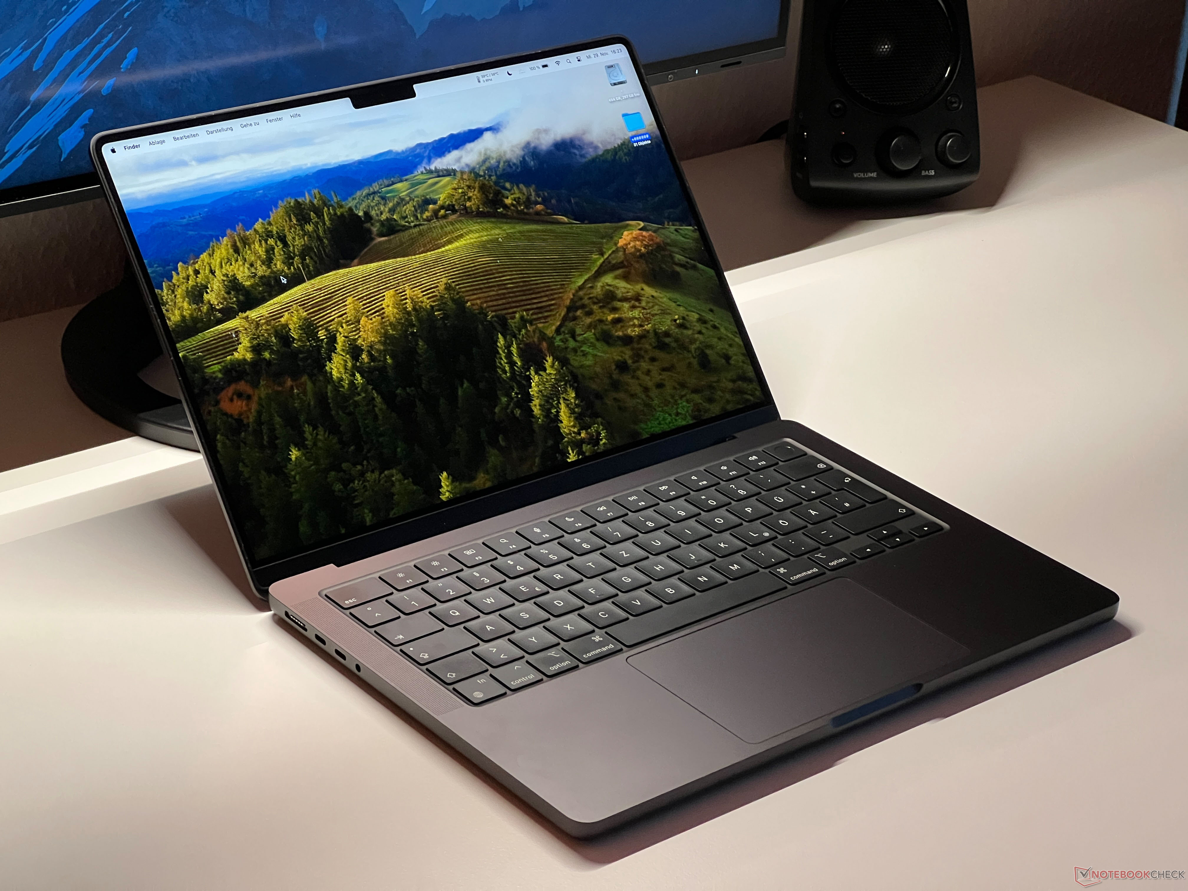 MacBook Pro 14インチ　2023 MacBook Pro (14インチ, 2023) - 技術仕様 - Apple サポート (日本)