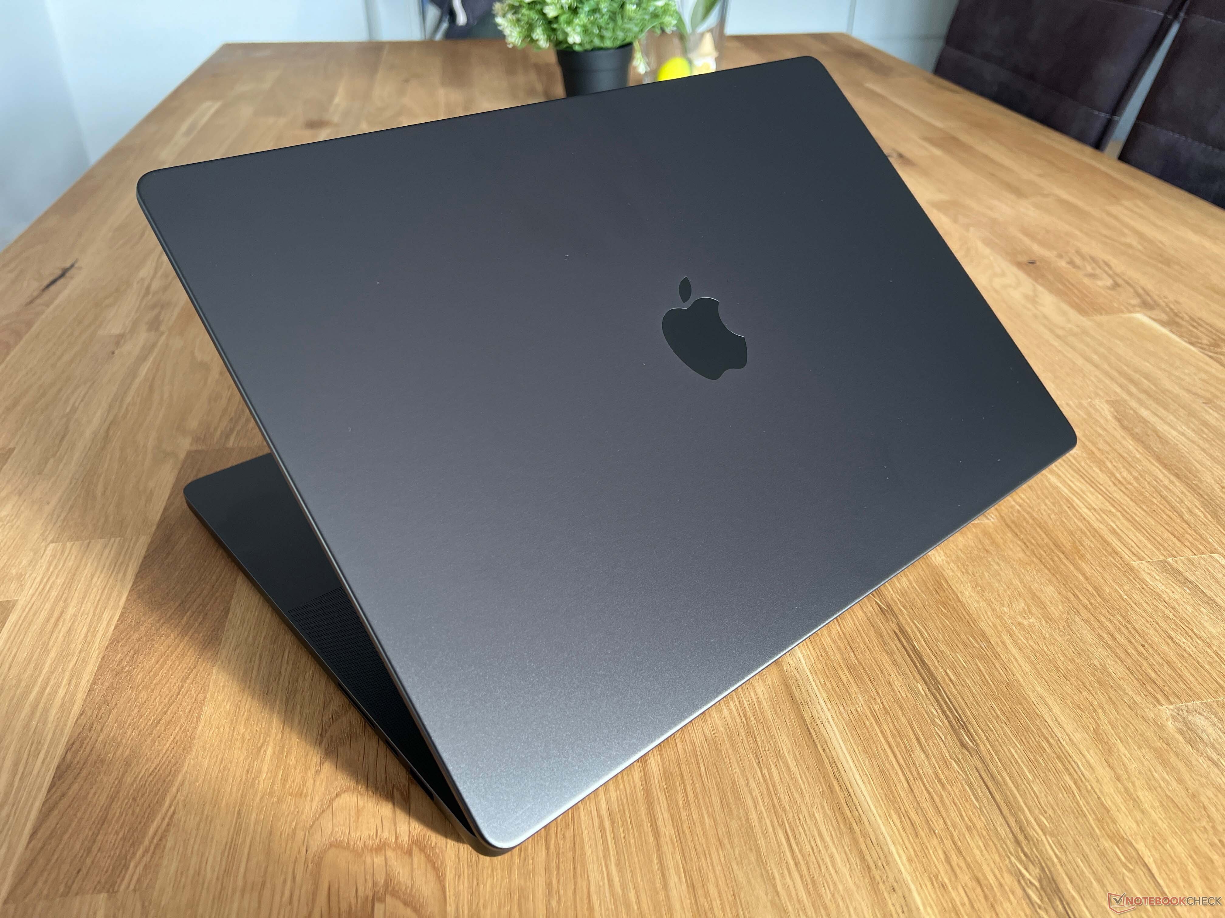 MacBook Pro 16インチ Apple M3 Max Review: Apple's 16-inch M3 Max MacBook Pro crams Ultra-level