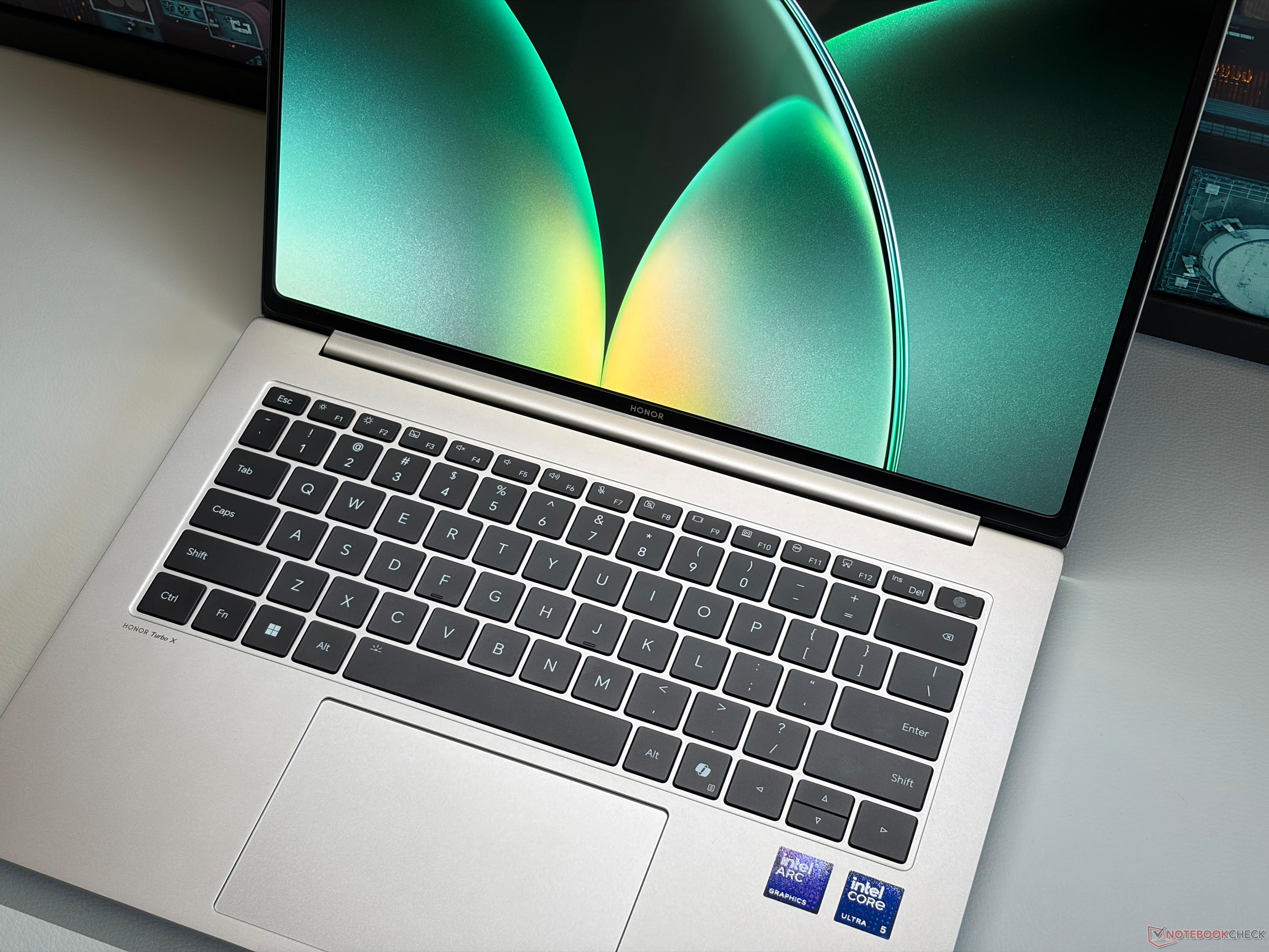 Honor MagicBook Pro 14 vs. Apple MacBook Pro 14 M5 - Chi offre il ...