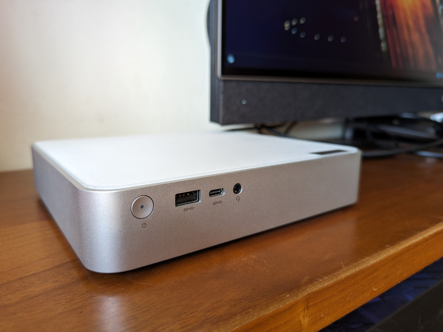 Recensione del Lenovo IdeaCentre Mini 01IRH8: Uno sfidante del NUC di Intel si avvicina