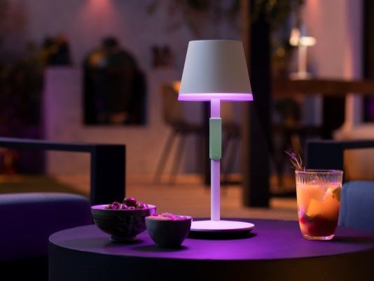 Philips Hue svela nuovi prodotti, tra cui la lampada da tavolo portatile Go  con una durata della batteria fino a 48 ore -  News