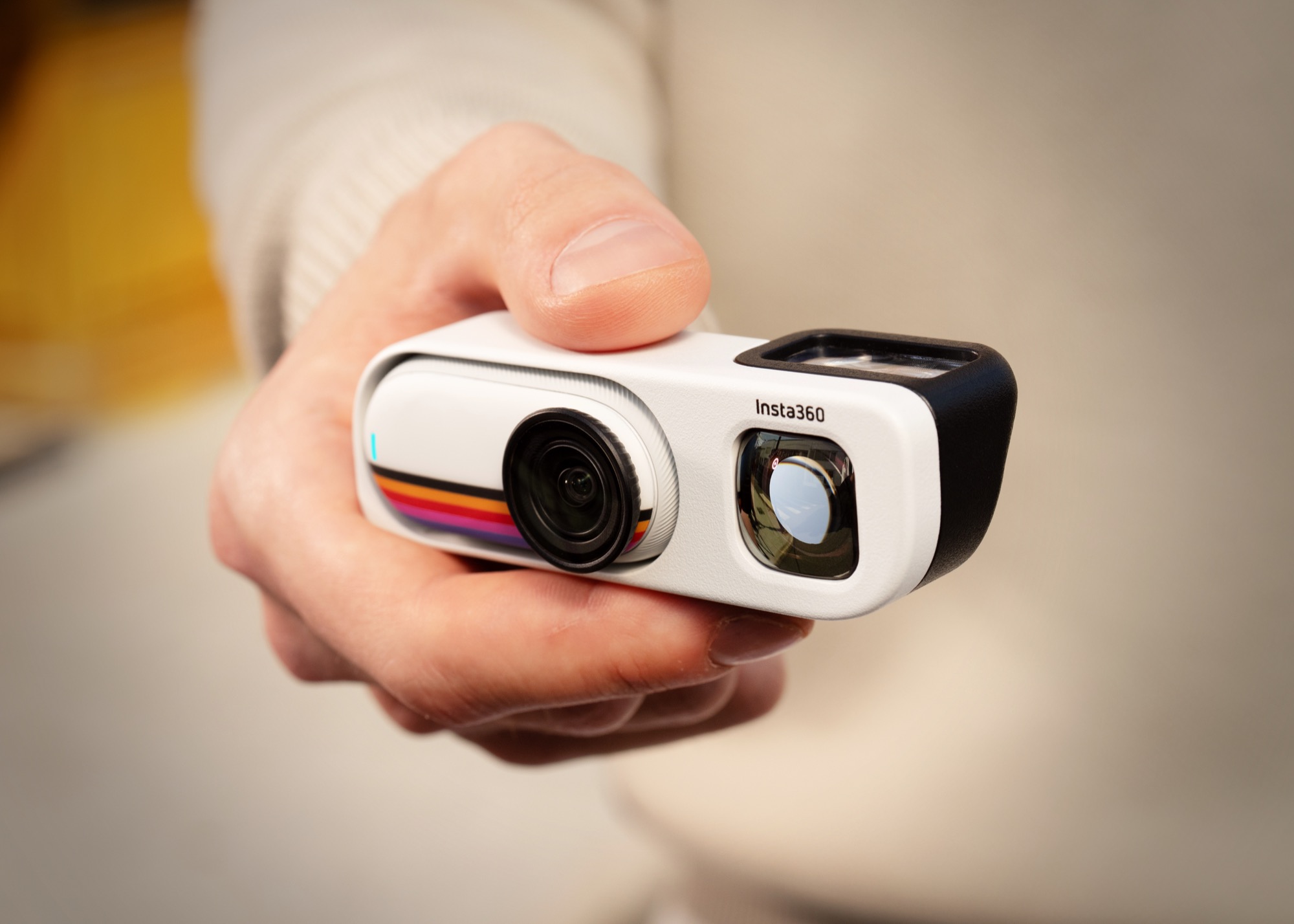 Insta360 GO 3S – Mirino Retrò In Tela Bianca, Con Skin NFC E Batteria Integrata
