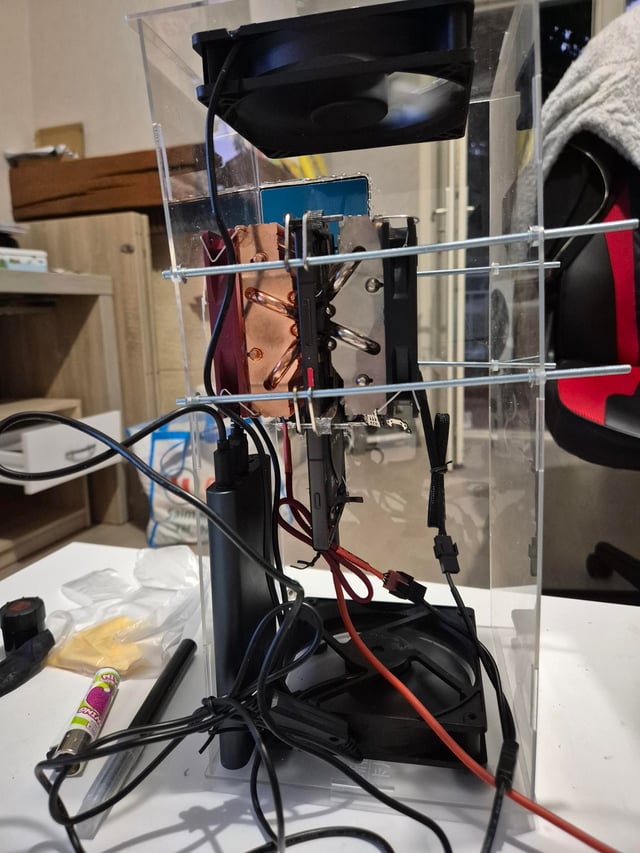 Il case che ospita lo Z70 Ultra modificato
