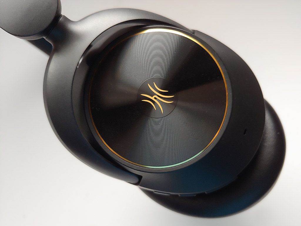 Le cuffie over-ear a cancellazione del rumore OneOdio Focus A6 riproducono musica ad alta risoluzione con voci chiare ad un prezzo accessibile. (Fonte: Notebookcheck)
