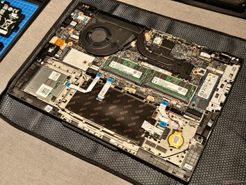 Lenovo ThinkPad T14 Gen 5: nuovo design interno con due slot per la RAM (fonte immagine: Notebookcheck)