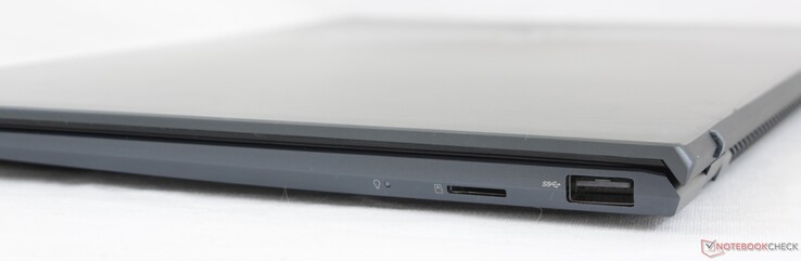 A destra: lettore MicroSD, USB-A 3.2 Gen. 1