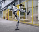 Il robot umanoide G1 di Unitree impressiona con autentiche mosse di kung fu. (Fonte: YouTube / Unitree Robotics)